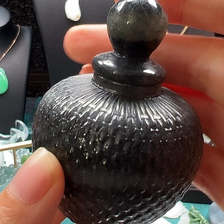 颈饰未镶嵌和田玉（糖玉）瓶子