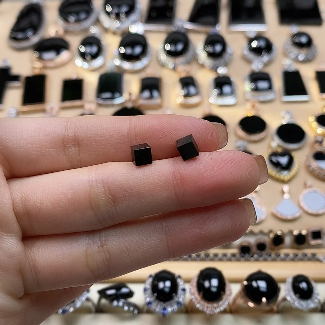 翡翠耳饰18K金镶嵌天然翡翠墨翠