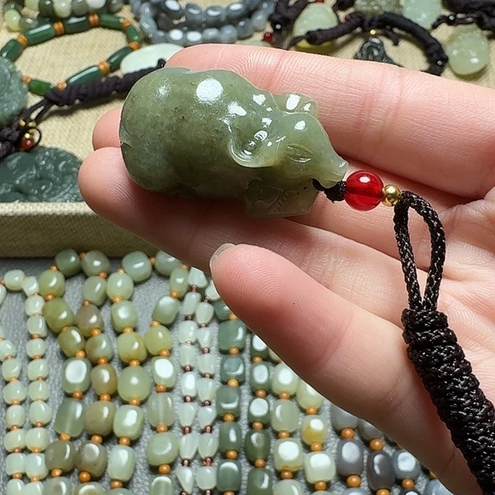 和田玉未镶嵌颈饰