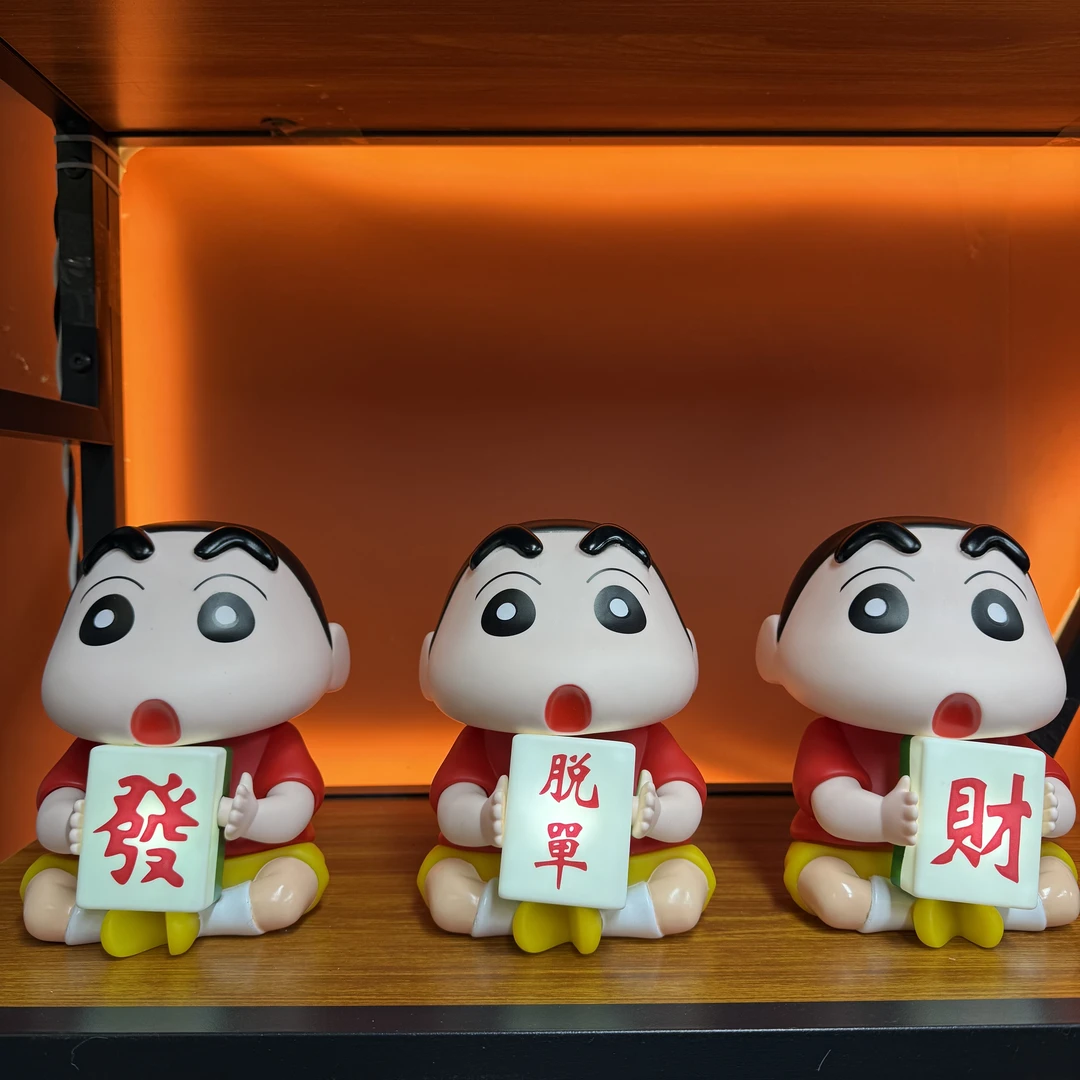 【巅峰潮玩】蜡笔小新已在五台山开光，祝大家脱单发财发光款