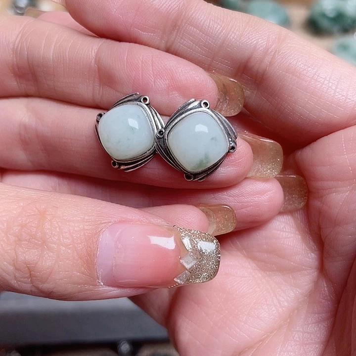 透闪石-蛇纹石玉耳钉银S925镶嵌小**脉