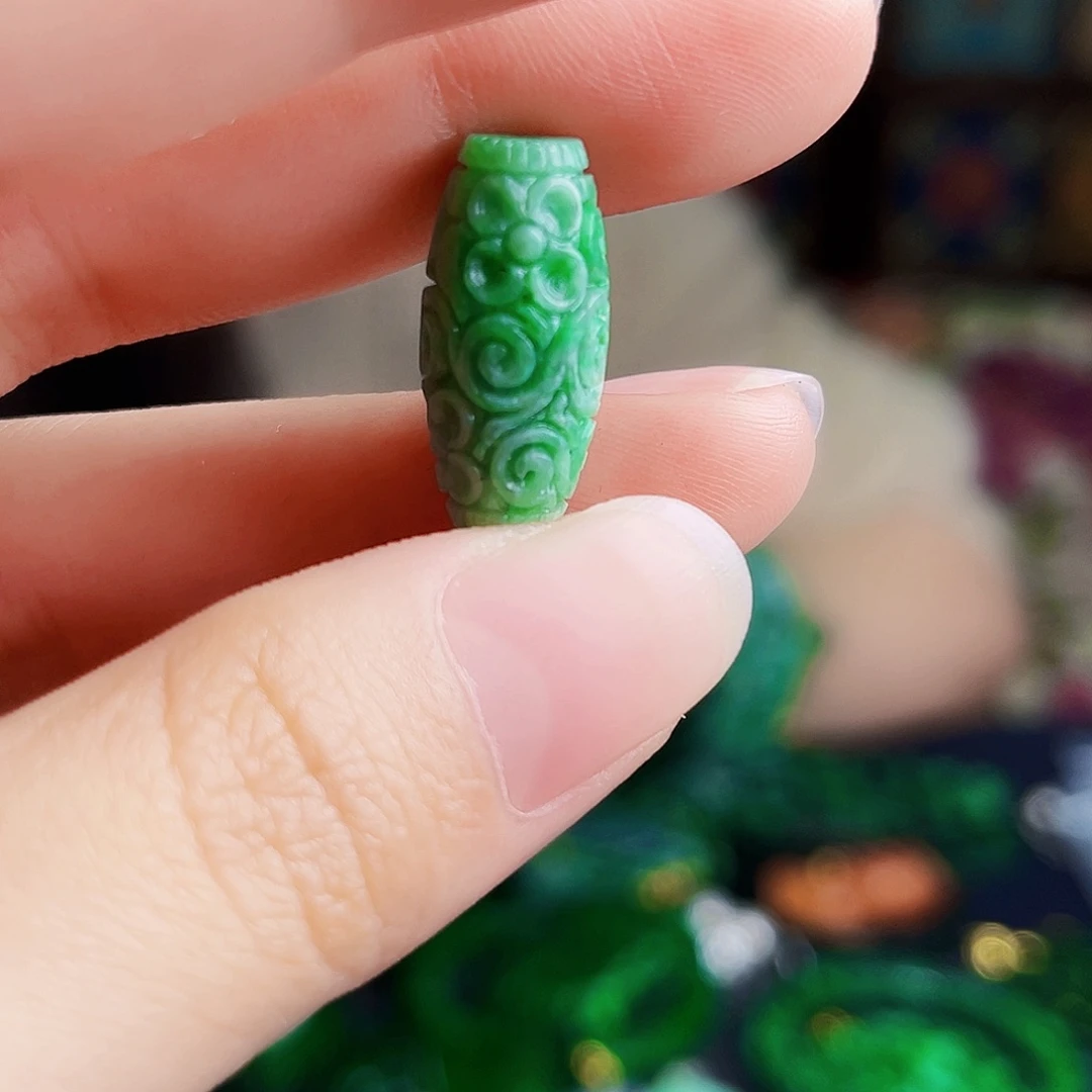 颈饰未镶嵌翡翠多样性