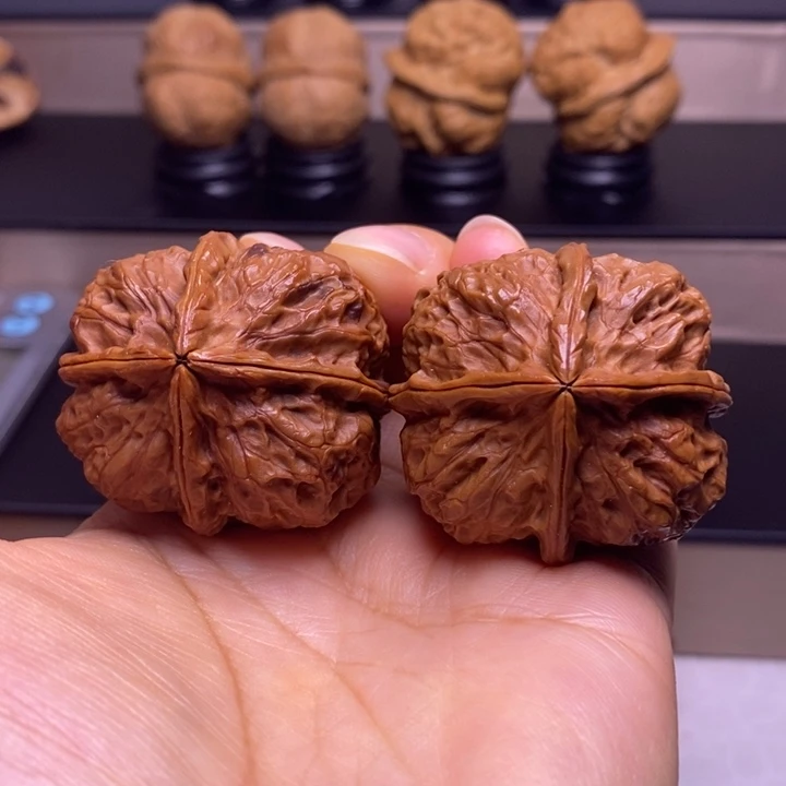 文玩核桃把件洛神牡丹四楞44