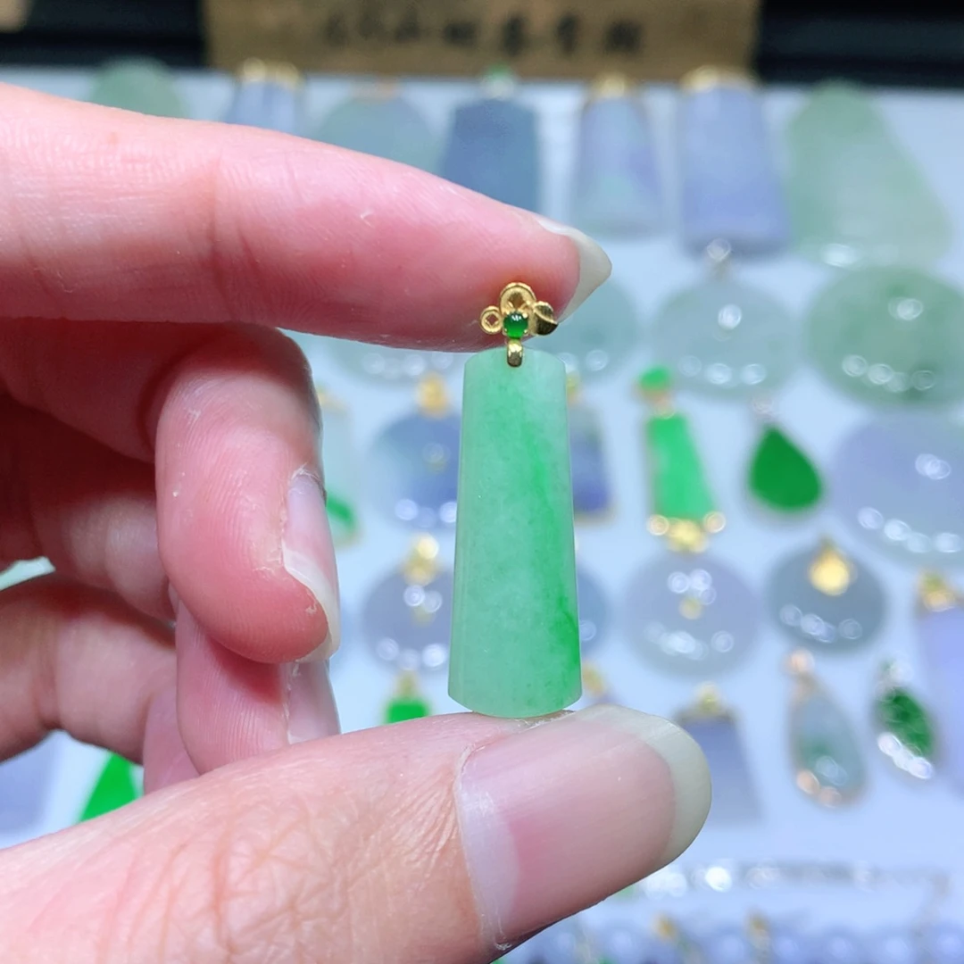 翡翠吊坠(不含链)18K金镶嵌