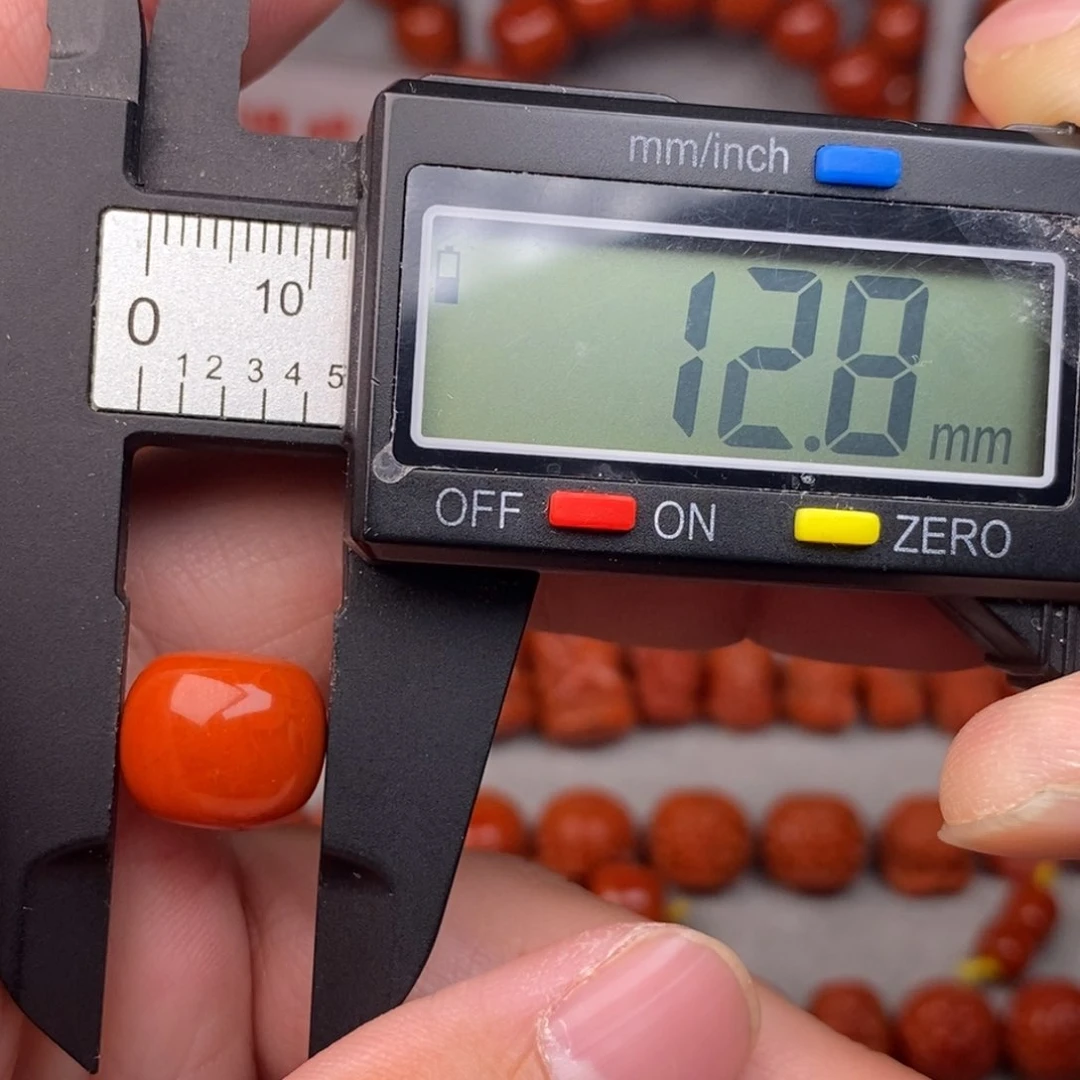 南红玛瑙配饰未镶嵌小*顾有瑕疵