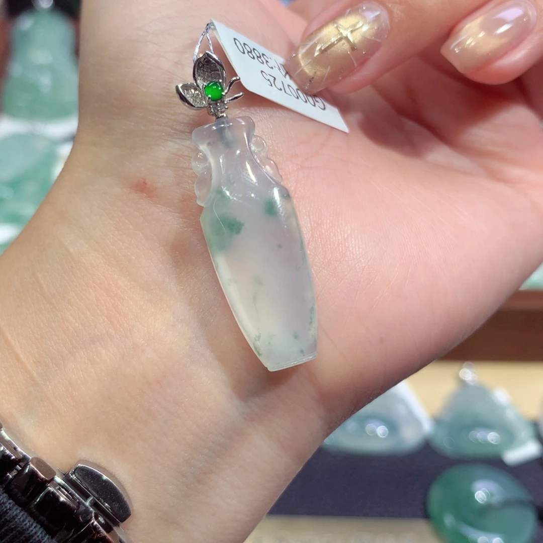 吊坠(不含链)18K金镶嵌翡翠