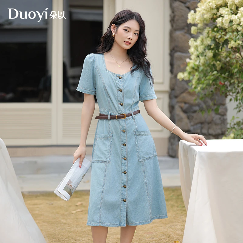 朵以2025夏季复古通勤方领排扣牛仔裙A字收腰连衣裙39DX833128