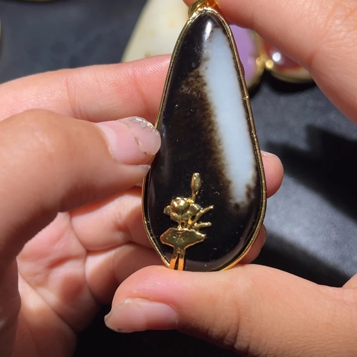 和田玉未镶嵌珠宝奇石