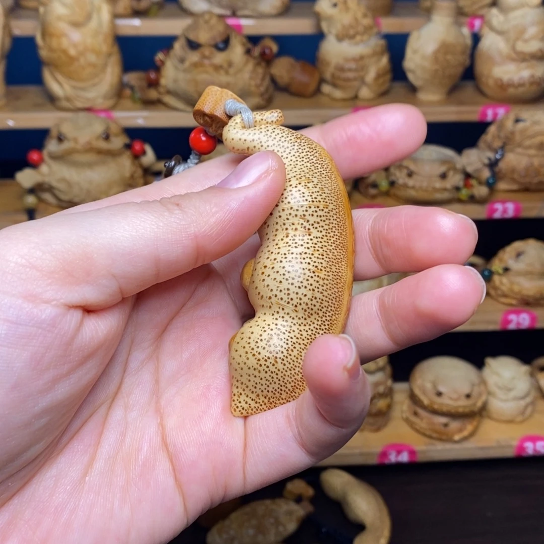 竹发财豆竹雕手把件