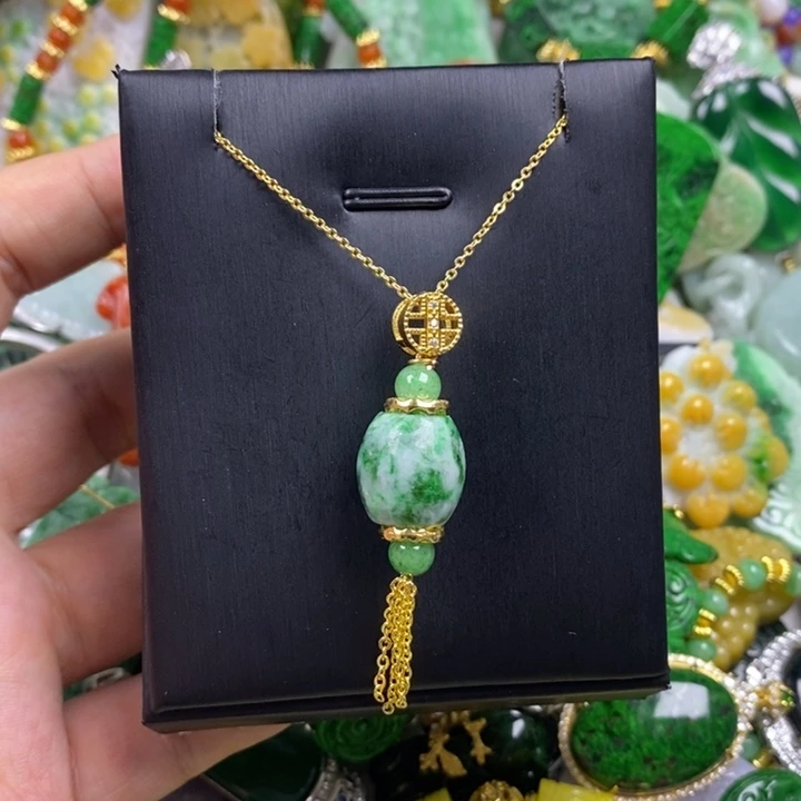 翡翠未镶嵌吊坠(赠链)