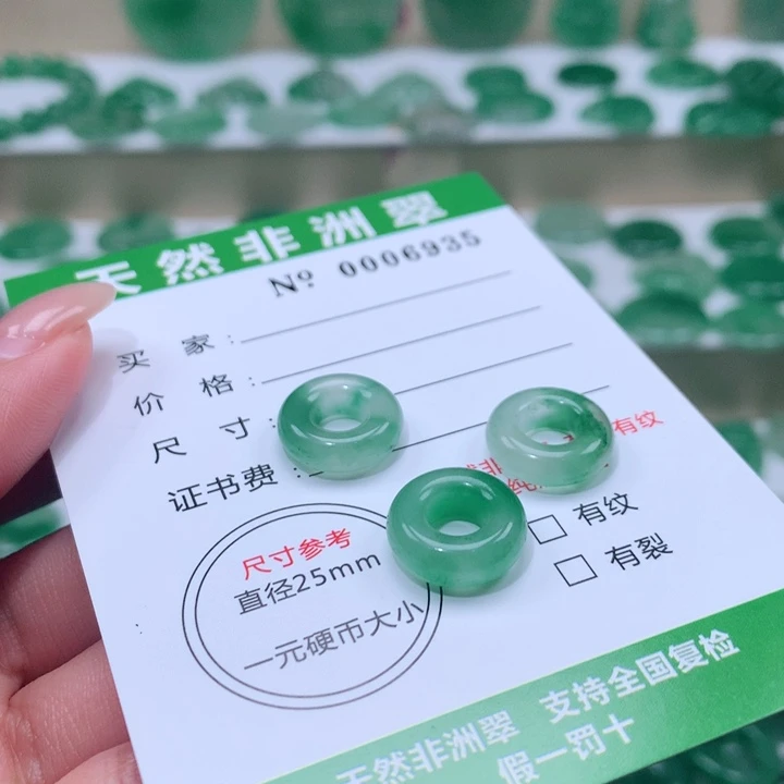 颈饰未镶嵌石英质玉米*?