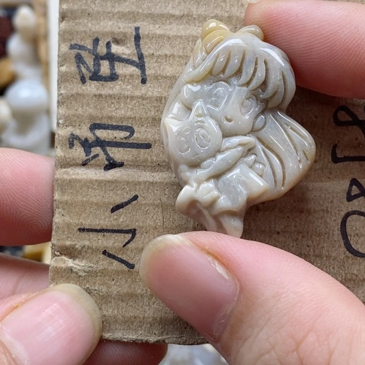 颈饰未镶嵌硅化珊瑚（珊瑚玉）独*者