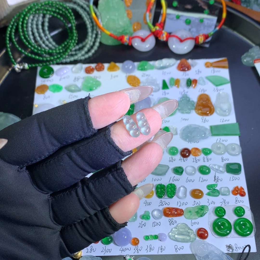 翡翠未镶嵌吊坠(不含链)冰蓝豆