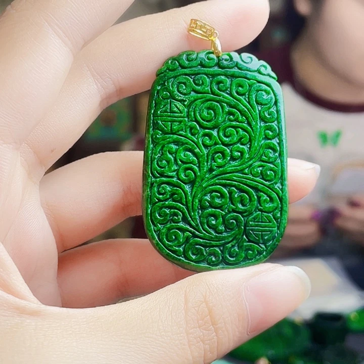 翡翠18K金镶嵌颈饰多样性