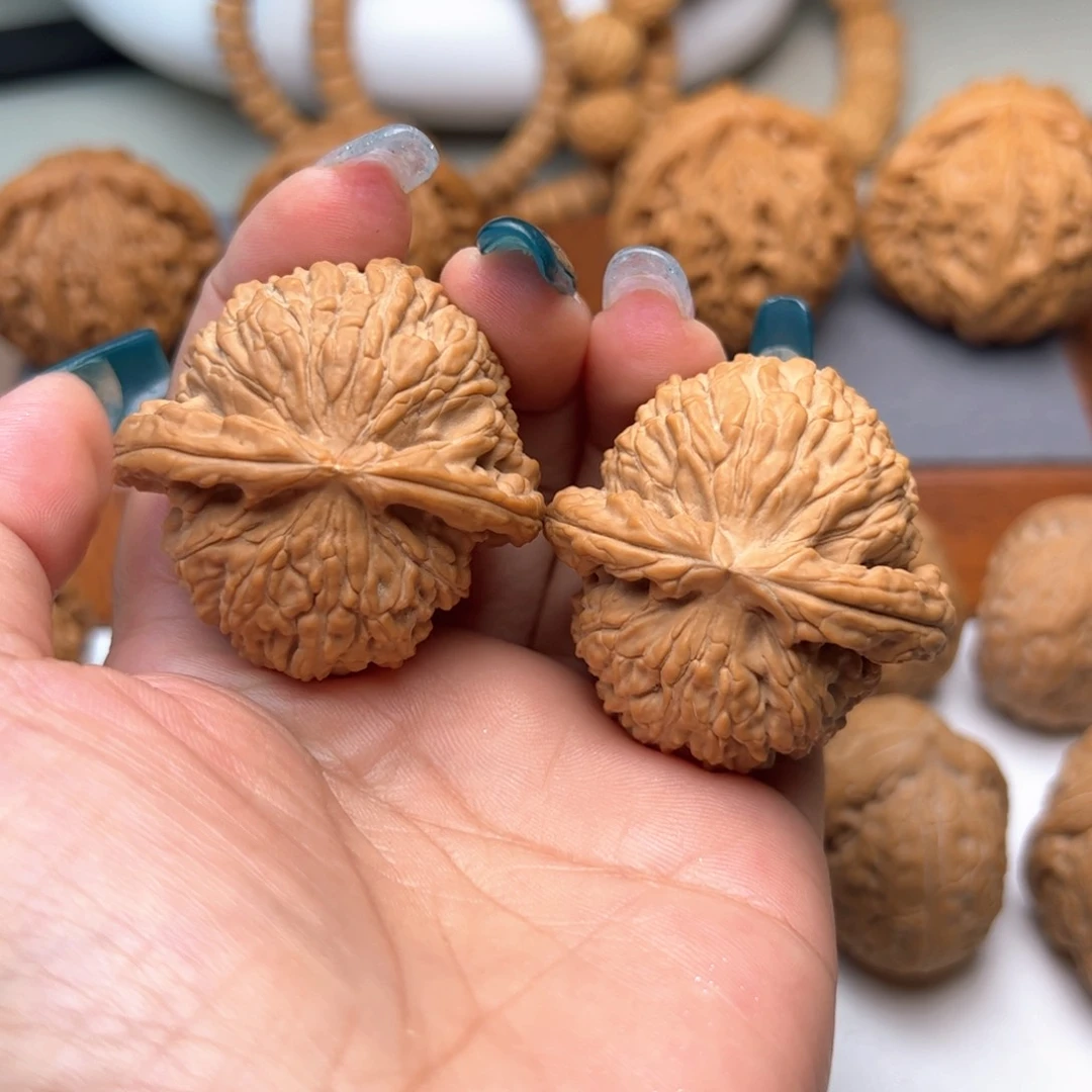 文玩核桃吊坠芳芳41白狮子