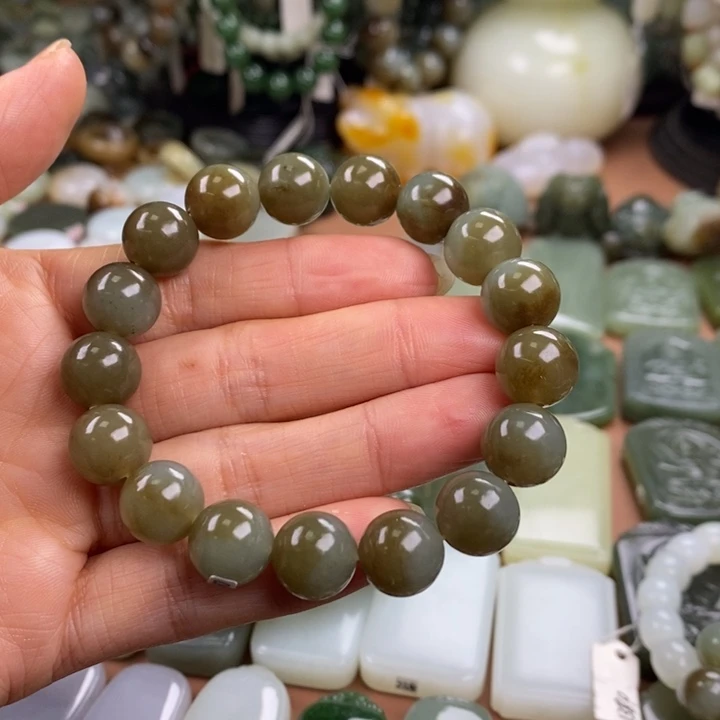 阿***友和田玉未镶嵌手链予