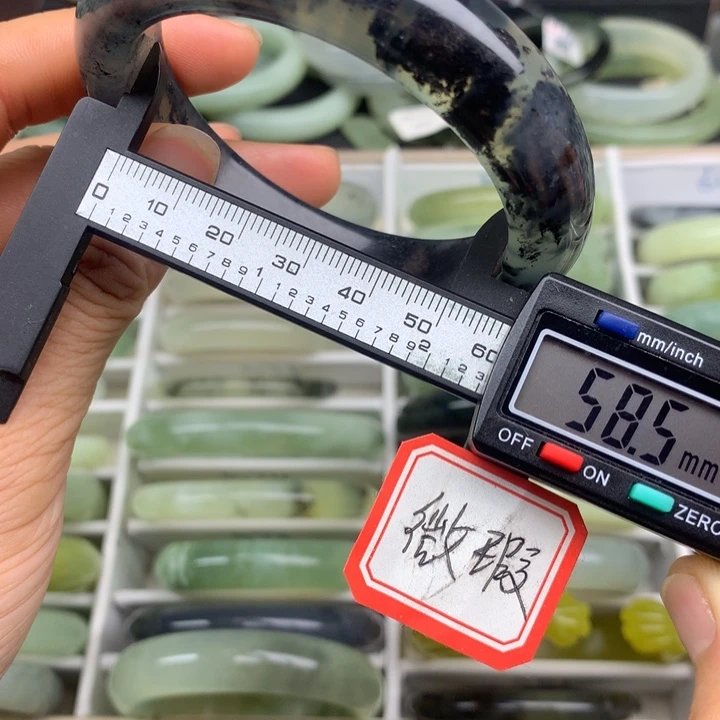 蛇纹石玉未镶嵌手镯568