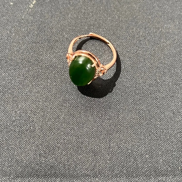 碧玉戒指时尚百搭