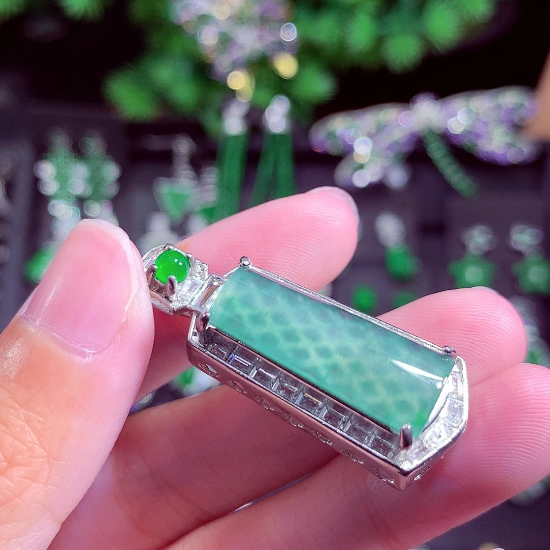 颈饰未镶嵌翡翠天然