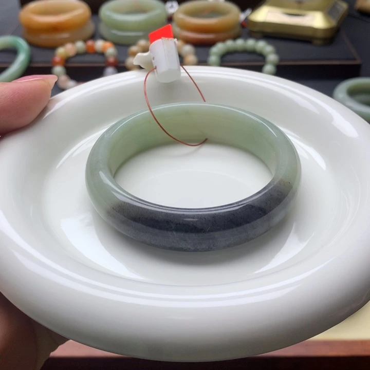 未镶嵌手镯石英质玉