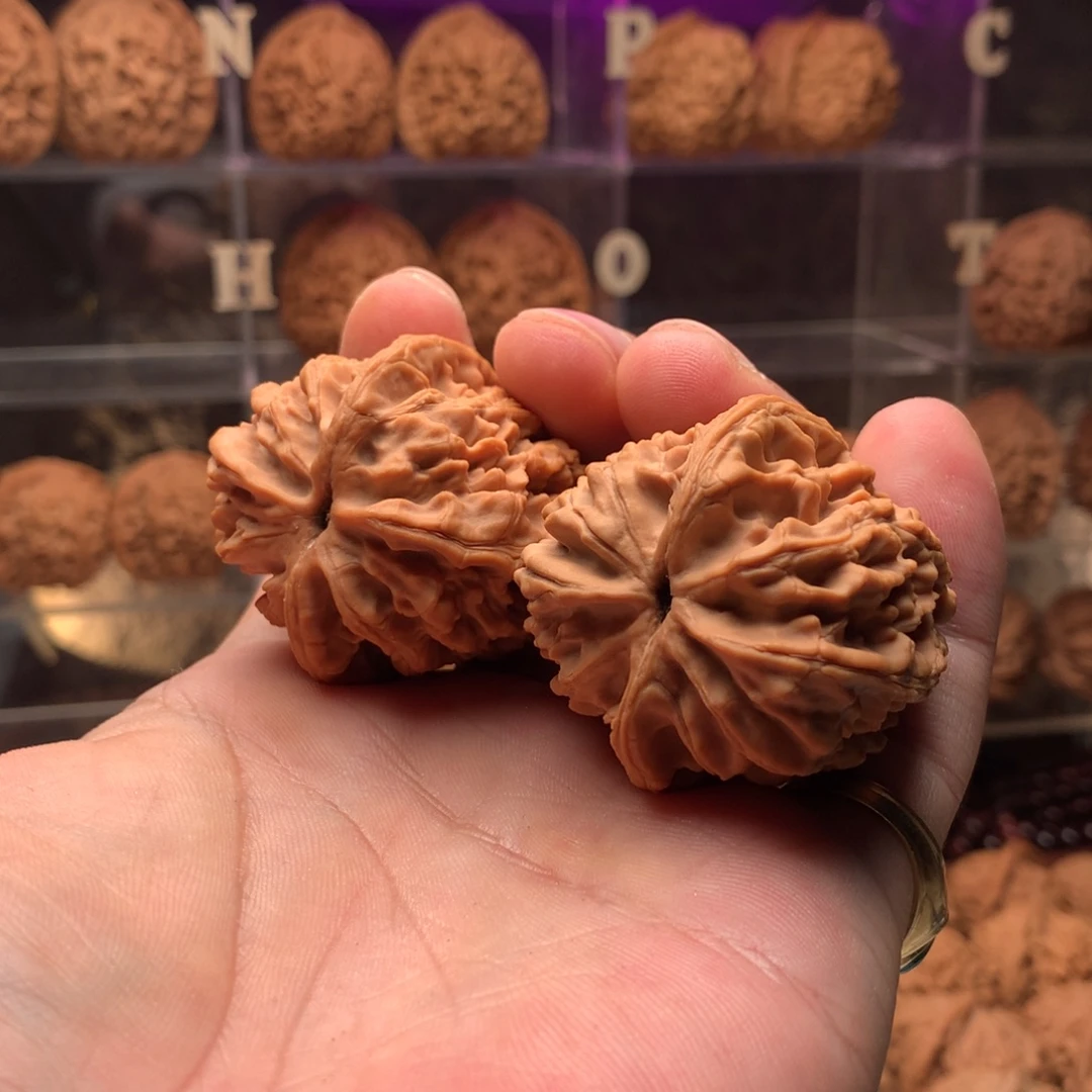 勇***牛吊坠文玩核桃大沽石666888