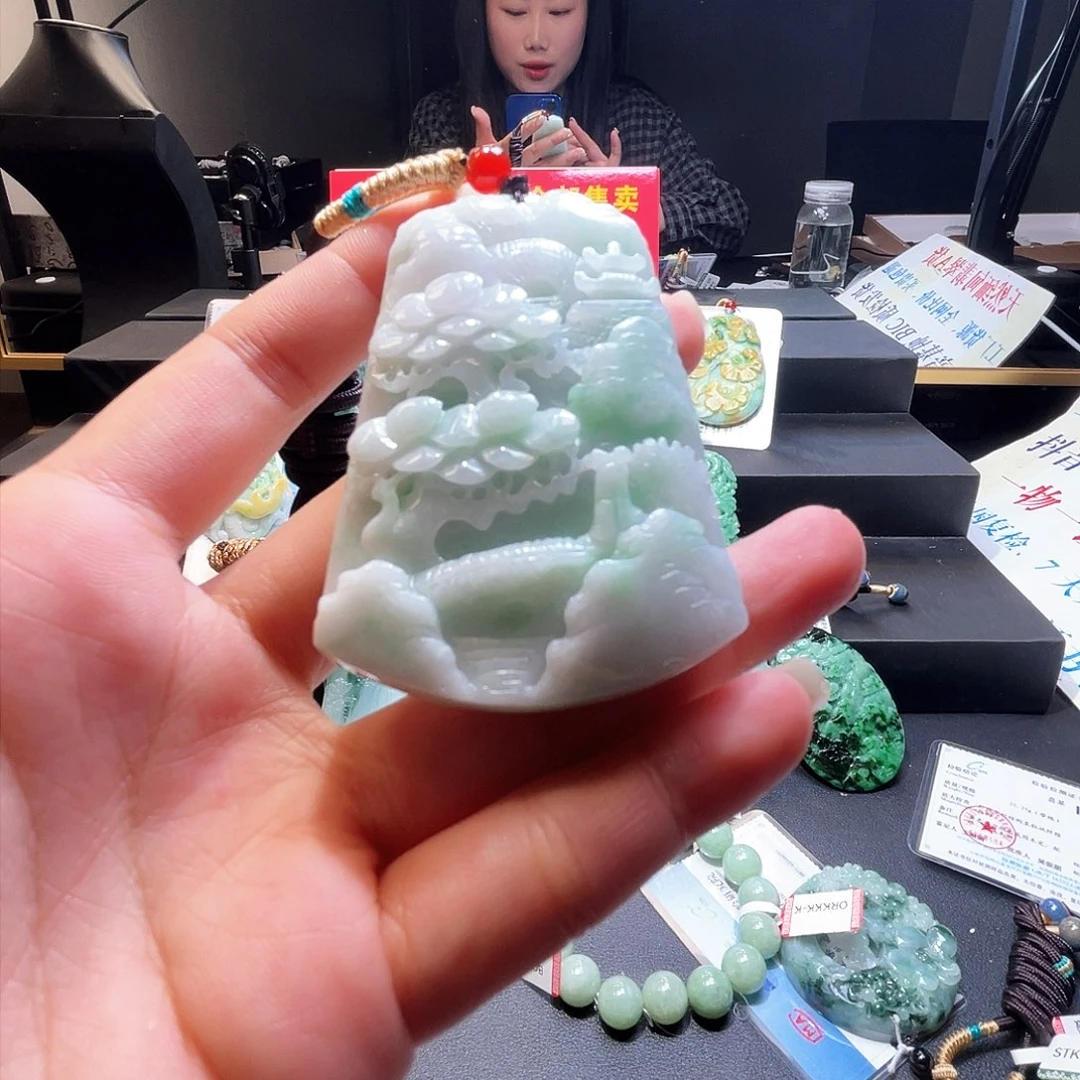 颈饰未镶嵌翡翠一