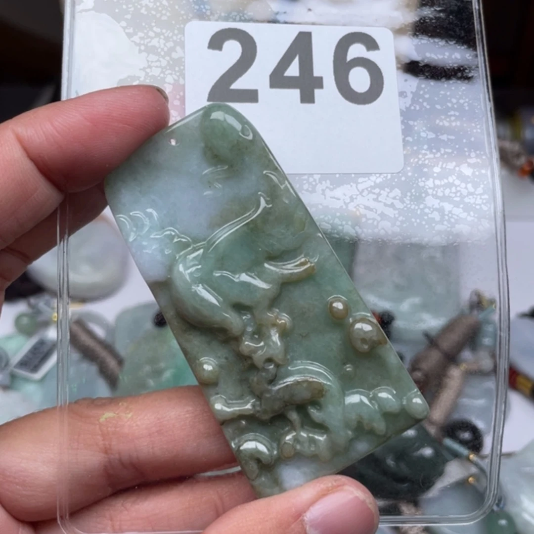 【闪购商品】翡翠颈饰未镶嵌虎**空翡翠