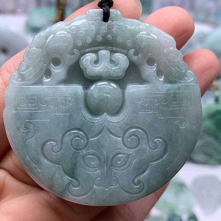 翡翠未镶嵌颈饰饕餮福利