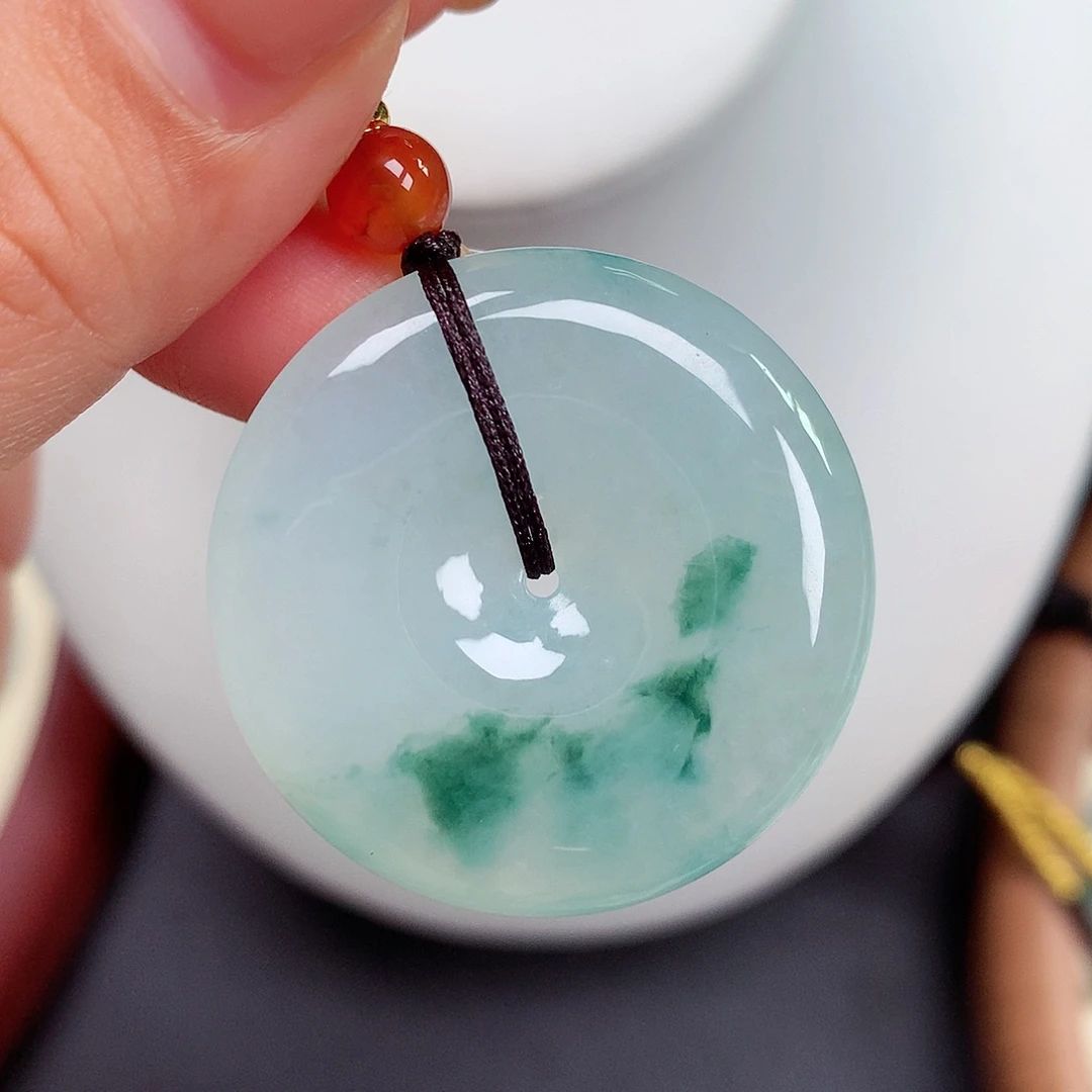 翡翠未镶嵌颈饰平安扣