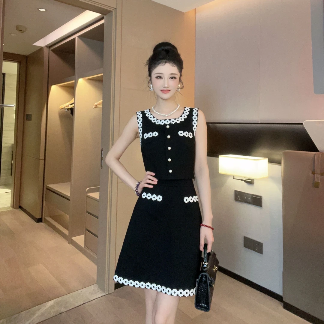 2025琪琪夏季新品小雏菊黑色小香风两件套DM2BSE002