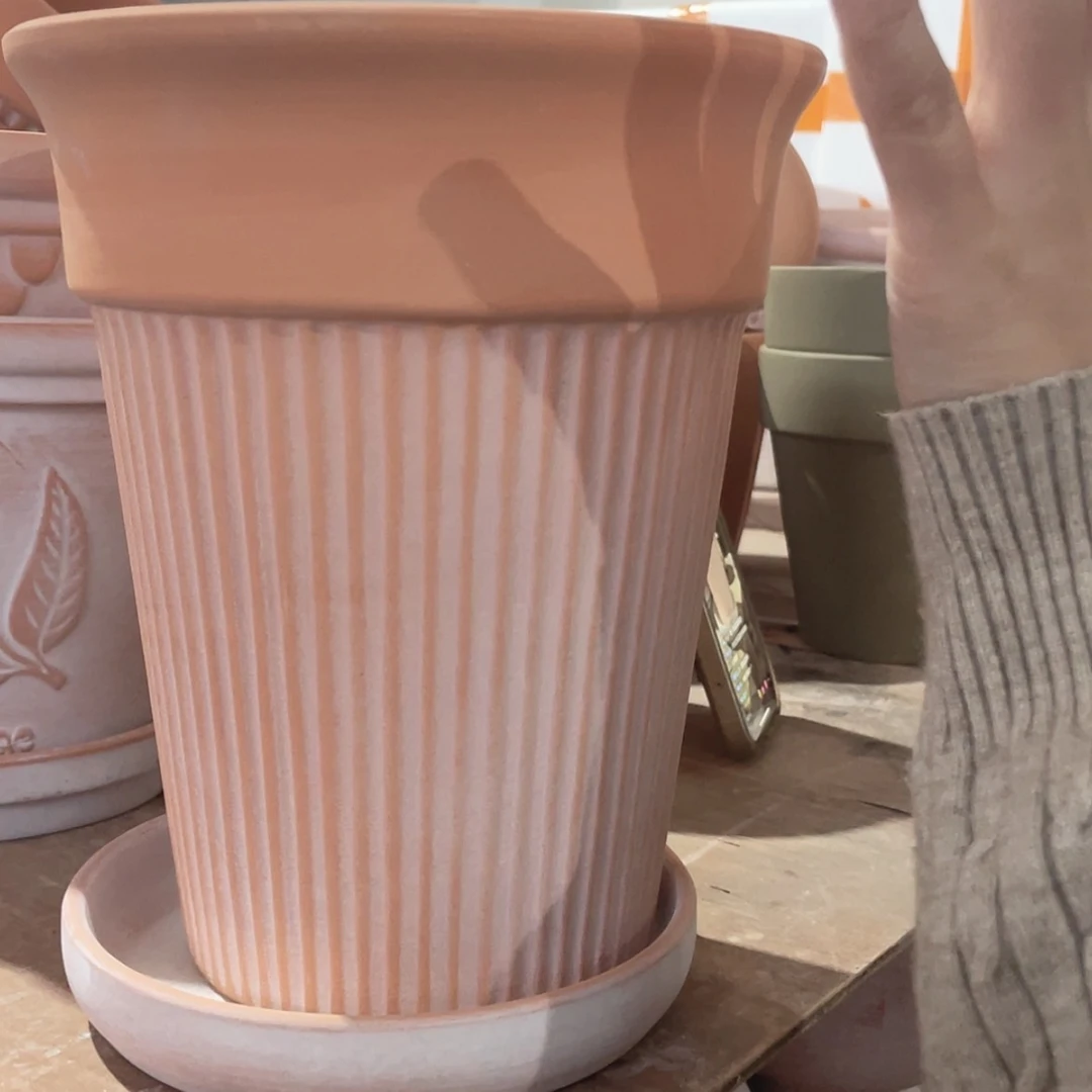 【闪购商品】红陶带托复古竖纹18-21