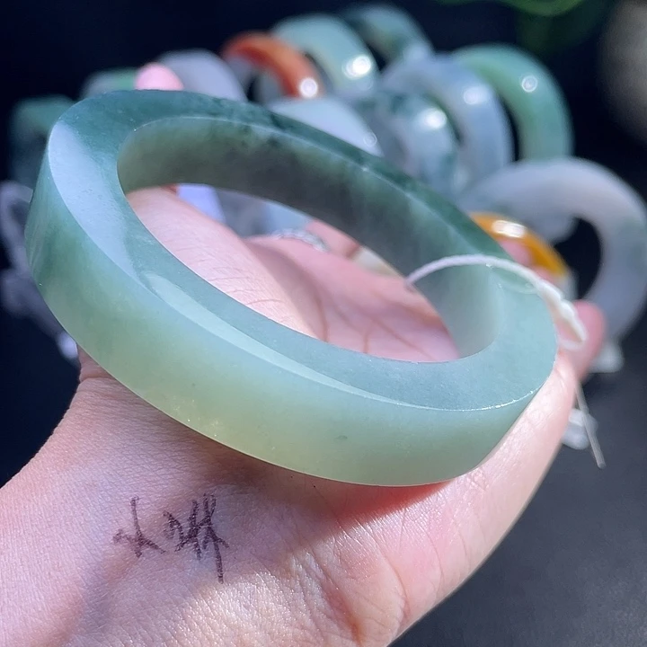 定制翡翠未镶嵌翡翠手镯