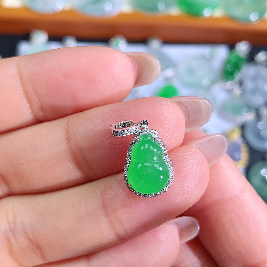 翡翠18K金镶嵌颈饰翡翠