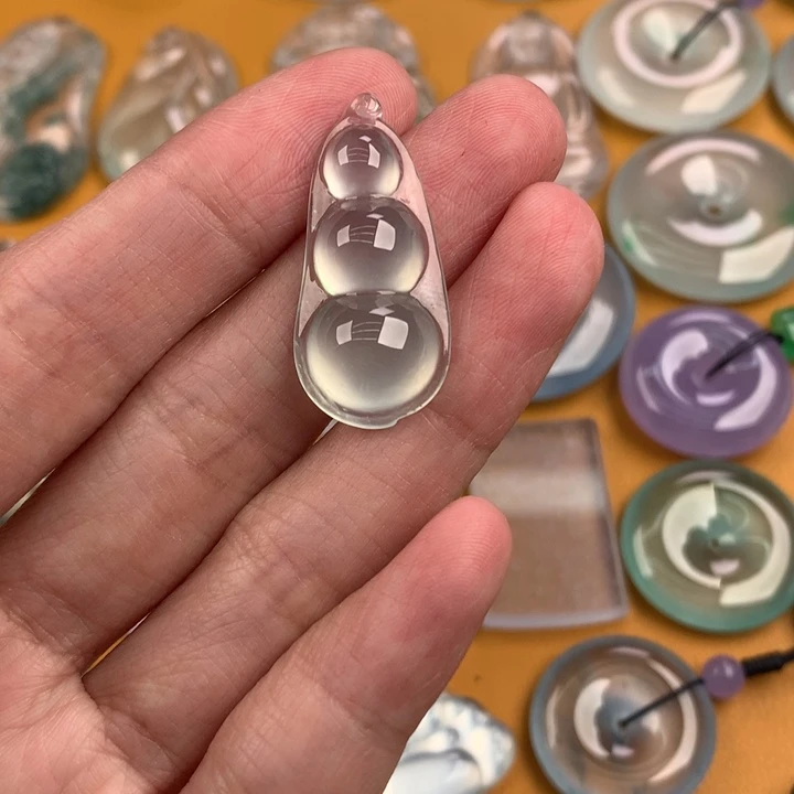 颈饰未镶嵌翡翠….