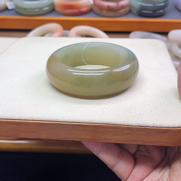 未镶嵌手镯石英质玉z****s