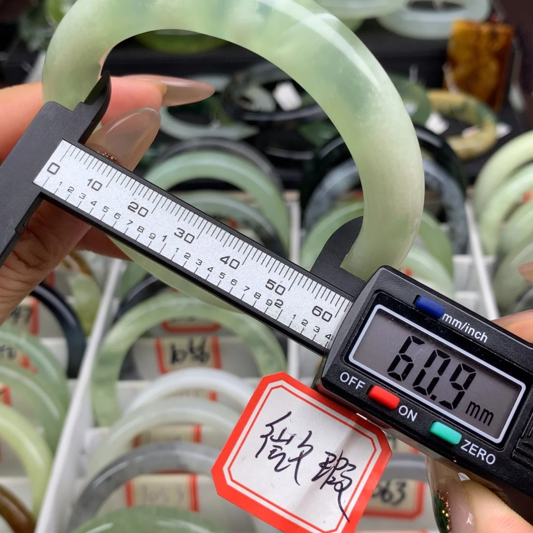 蛇纹石玉未镶嵌手镯1049