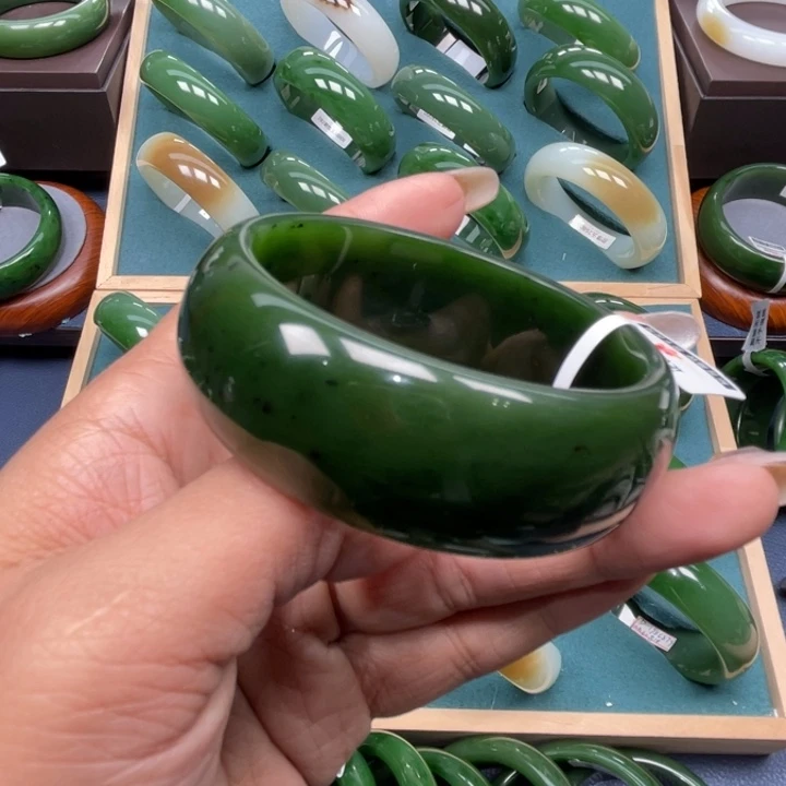 和田玉（碧玉）未镶嵌手镯