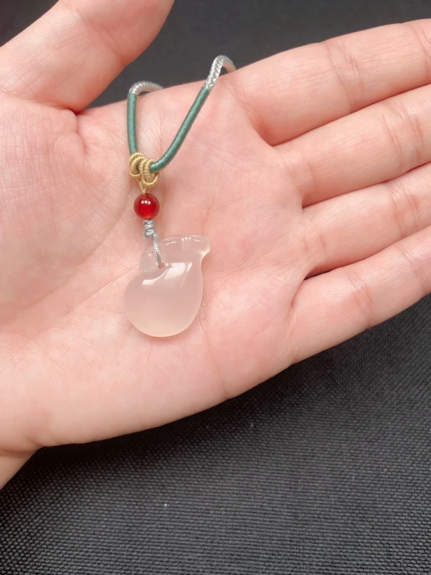 天然玛瑙玉髓福袋吊坠招财高冰高透配绳多样性发货