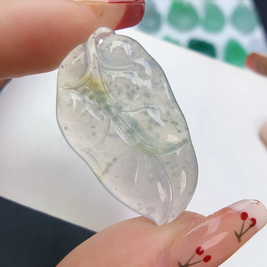 翡翠未镶嵌颈饰叶子