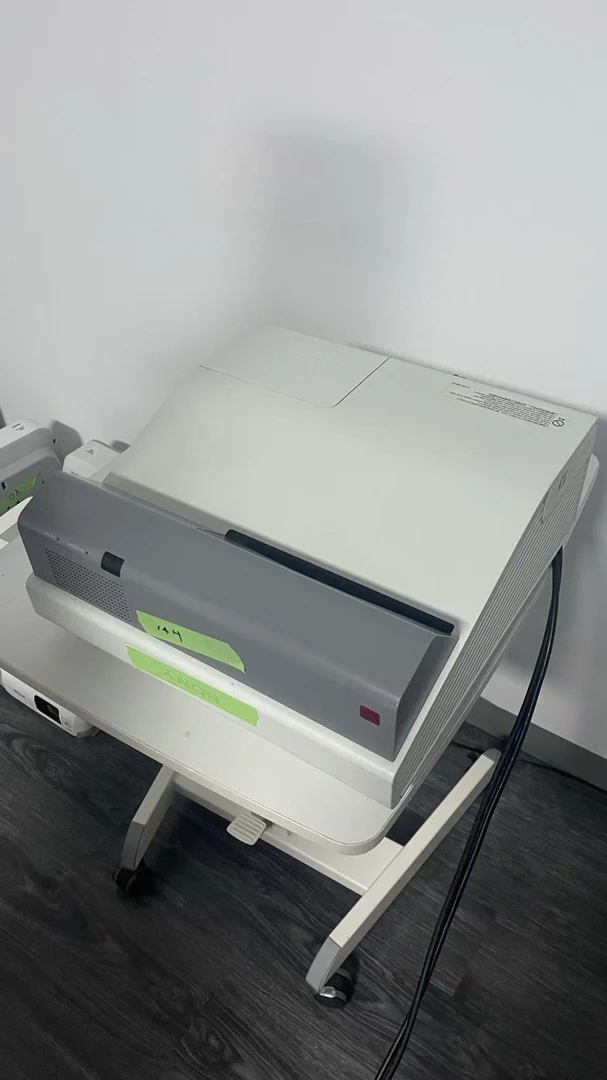 13号超短焦高清投影仪  运费自理