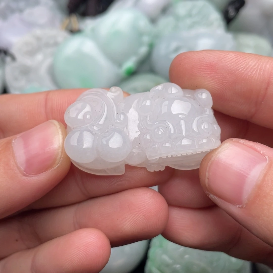 顾***猫翡翠未镶嵌吊坠(不含链)