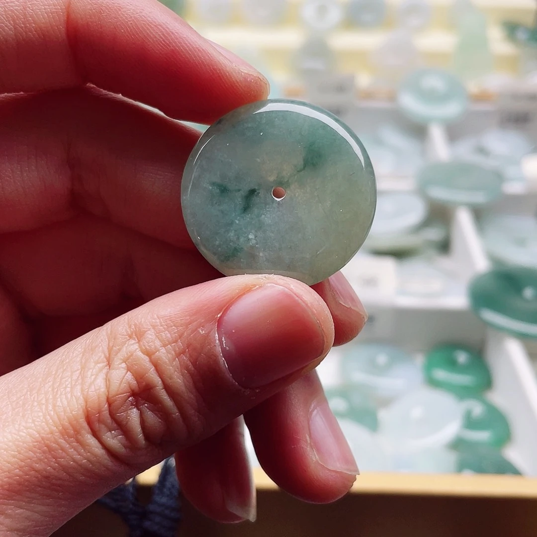 翡翠颈饰未镶嵌天然翡翠