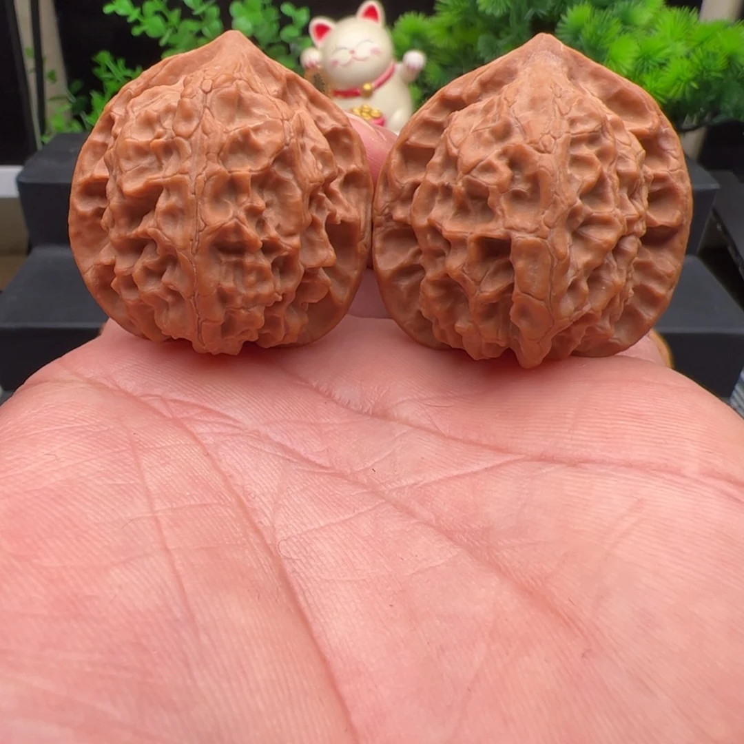 文玩核桃把件纯野生玲珑狮子头，尺寸38，顺丰邮费到付