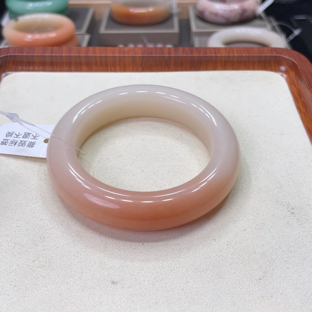 未镶嵌手镯石英岩玉小**.