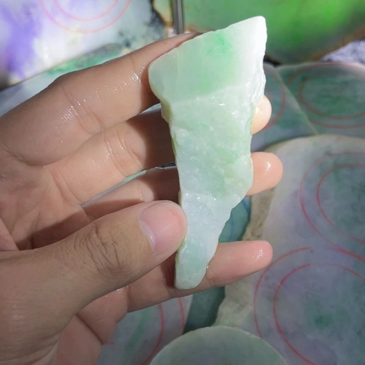 翡翠未镶嵌挂件片料