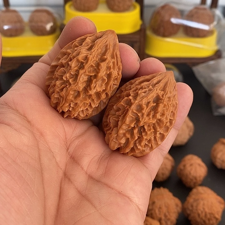 文玩核桃吊坠5尺，招财鼠