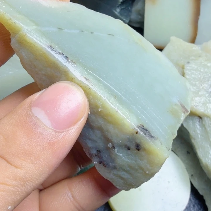 和田玉（糖玉）未镶嵌珠宝奇石