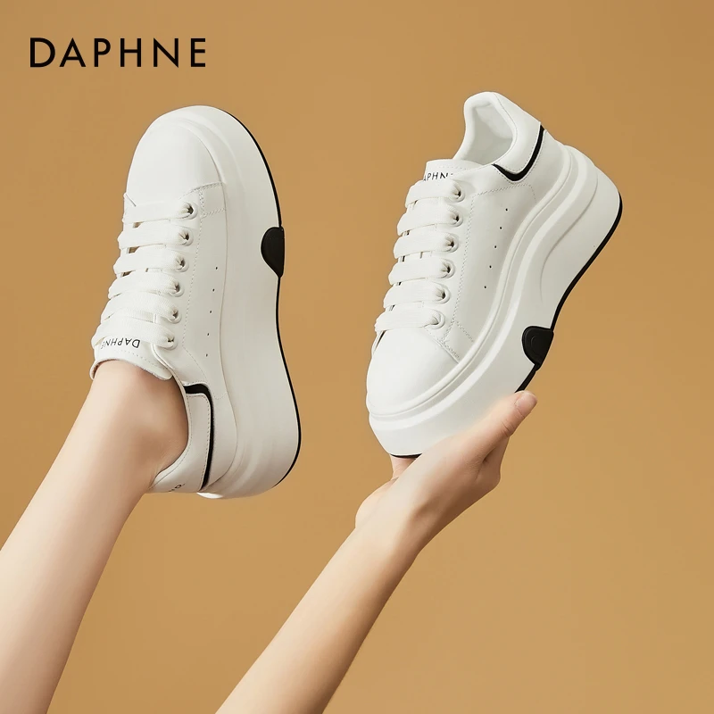 达芙妮厚底增高小白鞋女2025新款秋季百搭板鞋舒适学生运动休闲鞋