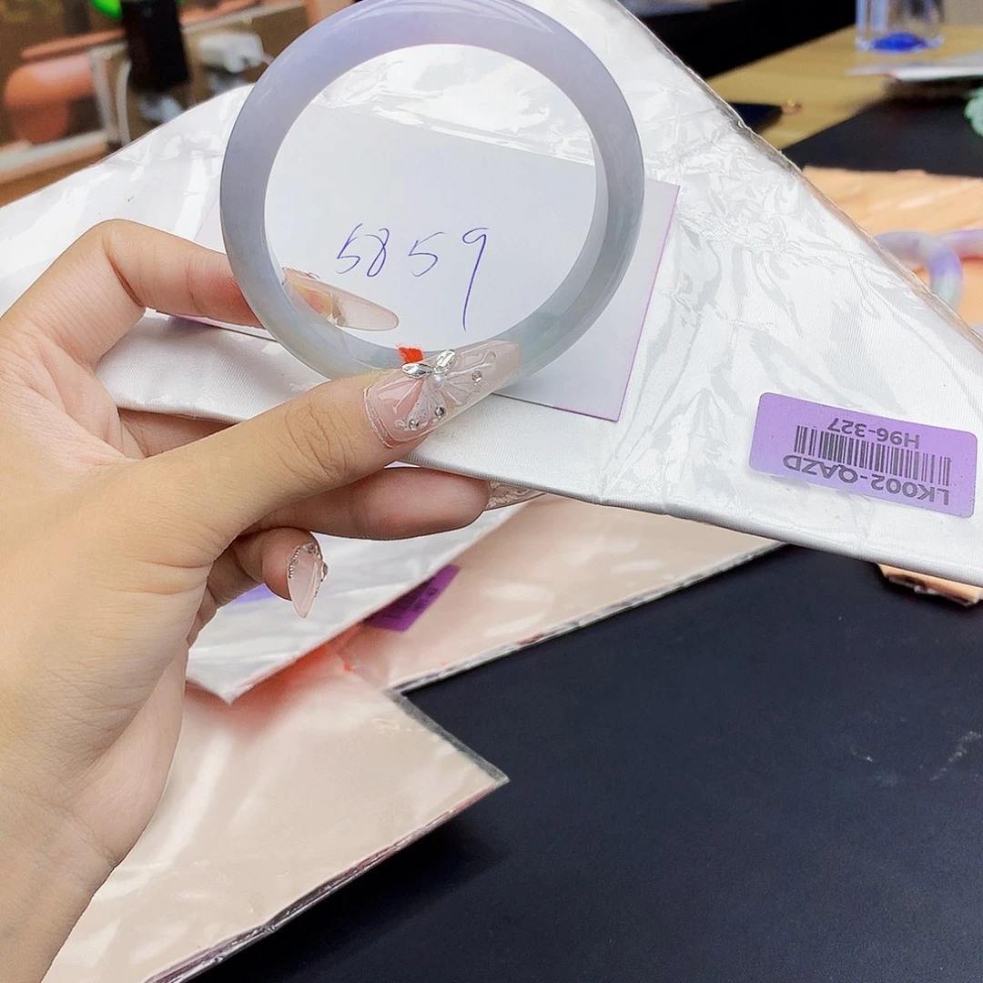 翡翠手镯未镶嵌556677777888878888