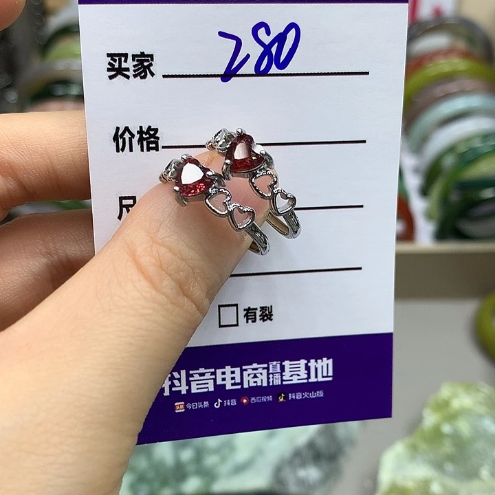 蛇纹石玉未镶嵌手镯多样性随机发其中之一